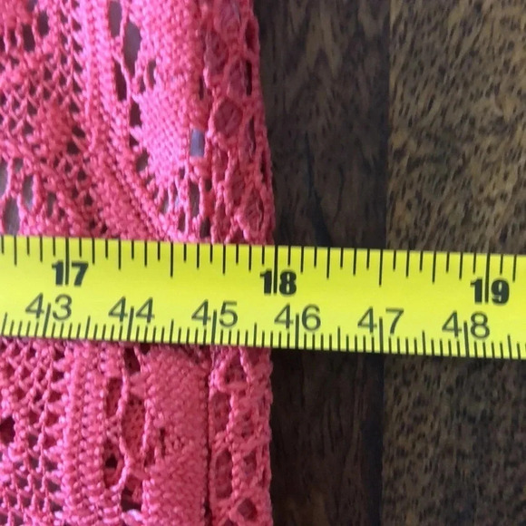 Pineapple clothing lovely lace effect overlay dress. Size small. - Picture 10 of 10